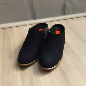 Rocket Dog mules, black, size 6.5